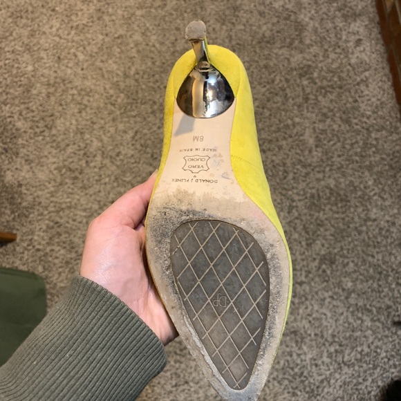 Yellow suede Donald Pliner pumps - Picture 3 of 6